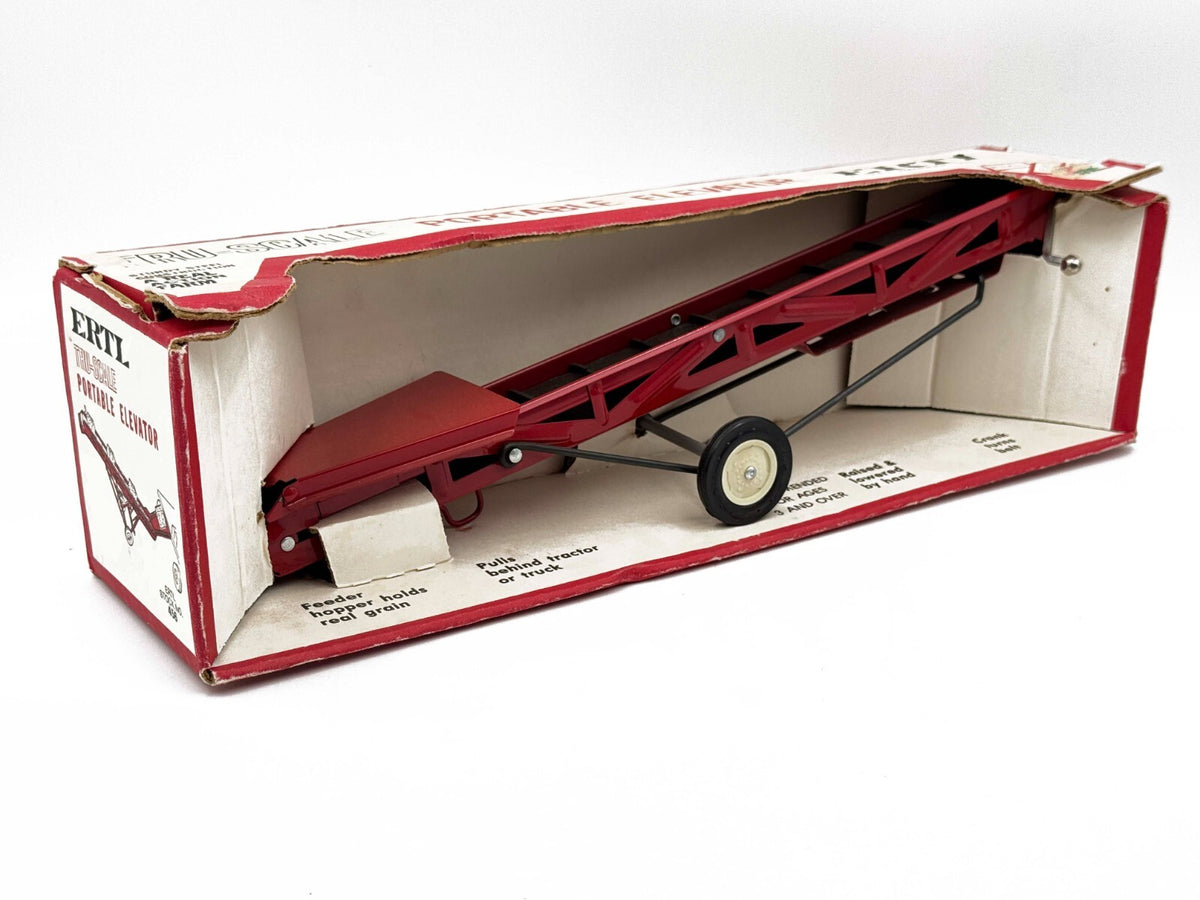 1/16 Tru Scale Portable Bale Elevator in Open Front Box