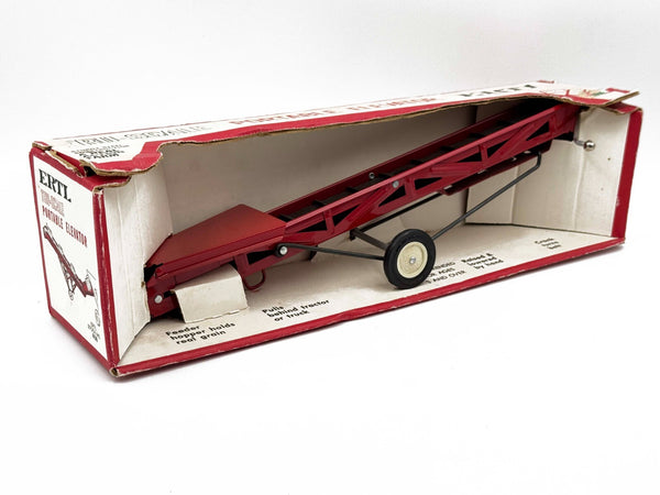 1/16 Tru Scale Portable Bale Elevator in Open Front Box