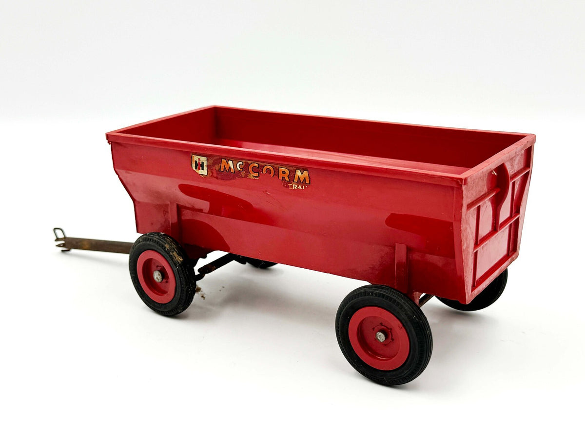 1/16 McCormick Farmall Flarebox Wagon Product Miniature Plastic