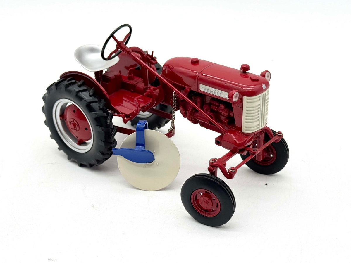 1/16 Farmall Cub w/ Disc Plow