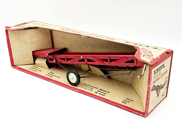 1/16 Tru Scale Portable Bale Elevator in Open Front Box