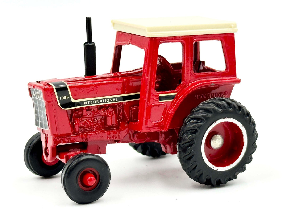 1/64 International 1066 Black Stripe w/ Cab