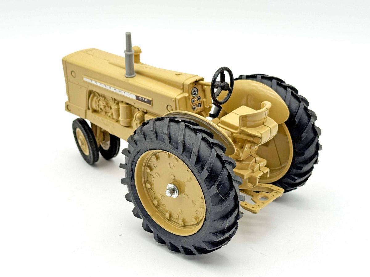 1/16 Cockshutt 570 Narrow Front