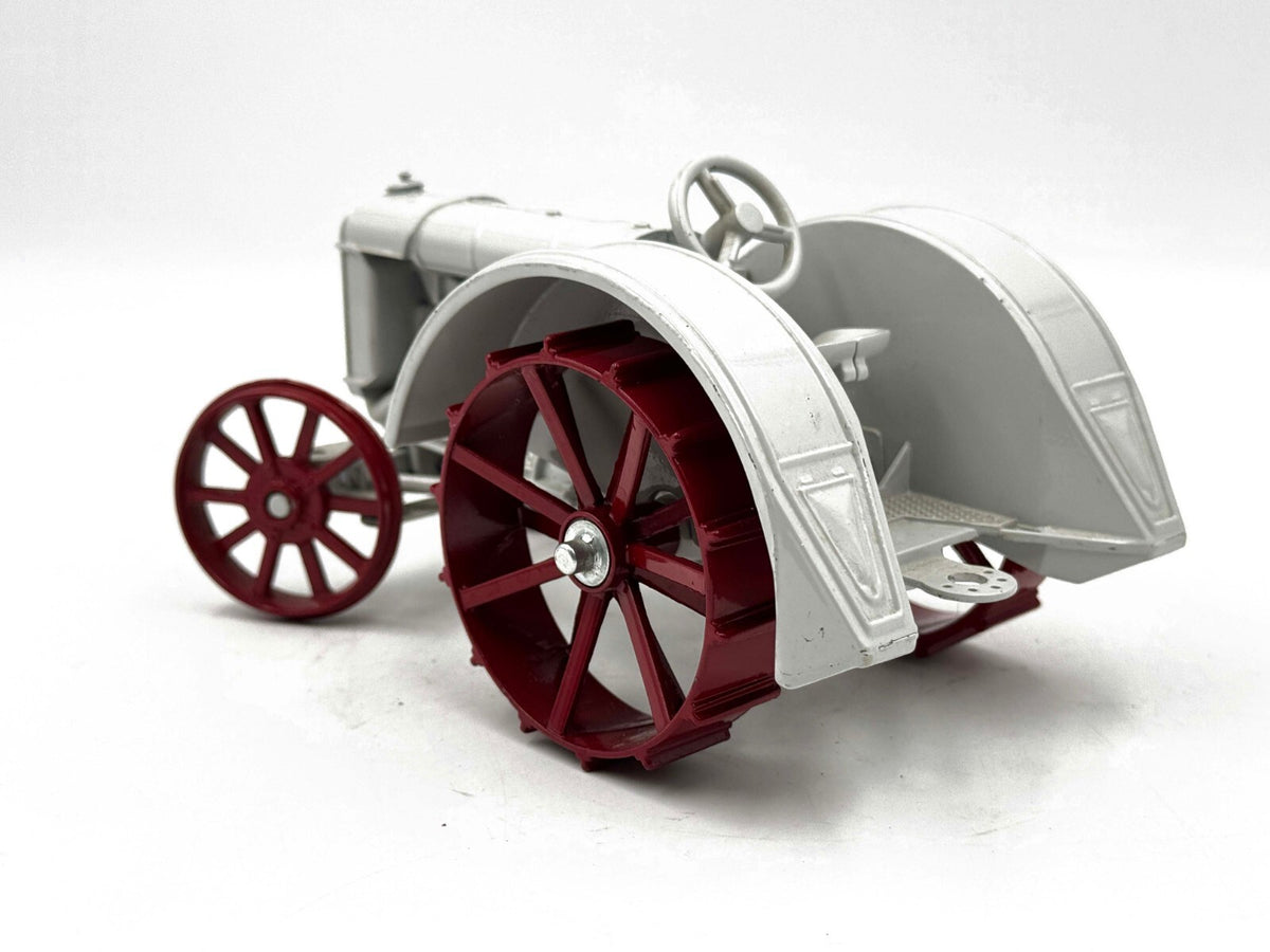 1/16 Fordson Model F Tractor With Steel Wheels