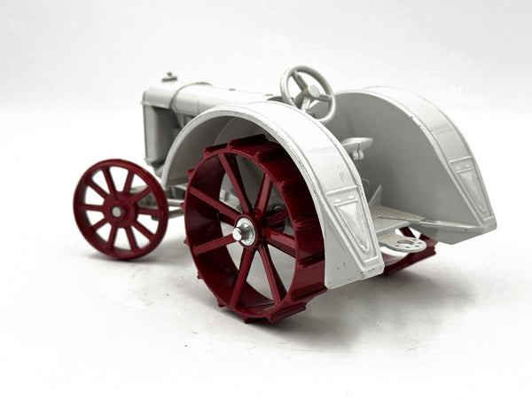1/16 Fordson Model F Tractor With Steel Wheels