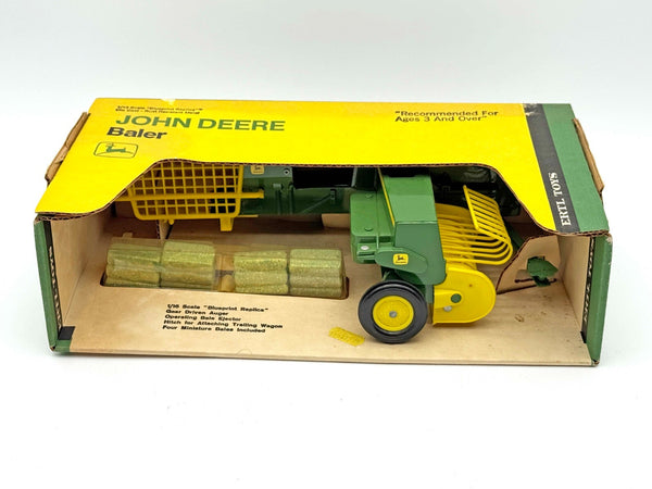 1/16 John Deere Small Sqaure Baler in Yellow Top Box