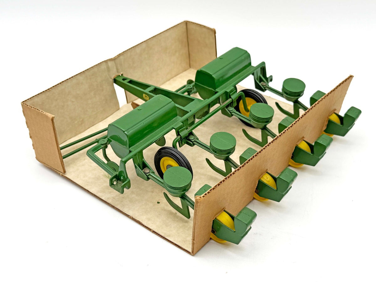 1/16 John Deere 4 Row Corn Planter in Ice Cream Box