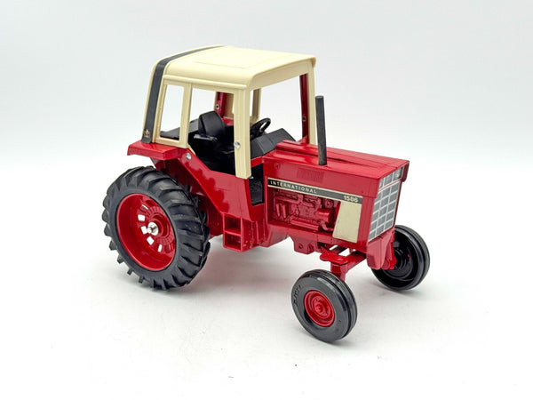 1/16 International 1586 Tractor W/ Cab