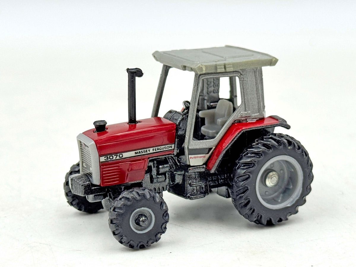 1/64 Massey Ferguson 3070 Tractor With Front Wheel Assist