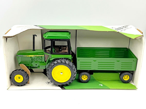 1/16 John Deere Farm Set 2755 Utility Tractor and Wagon Farm Set