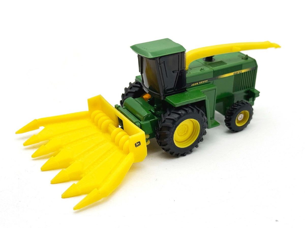 1/64 John Deere 6910 Self-Propelled Forage Harvester