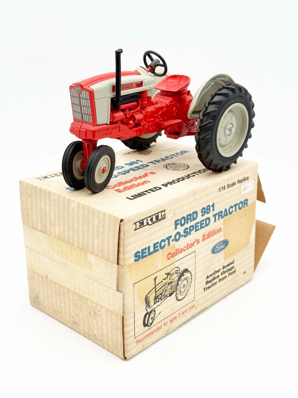 1/16 Ford 981 Select O Speed Tractor