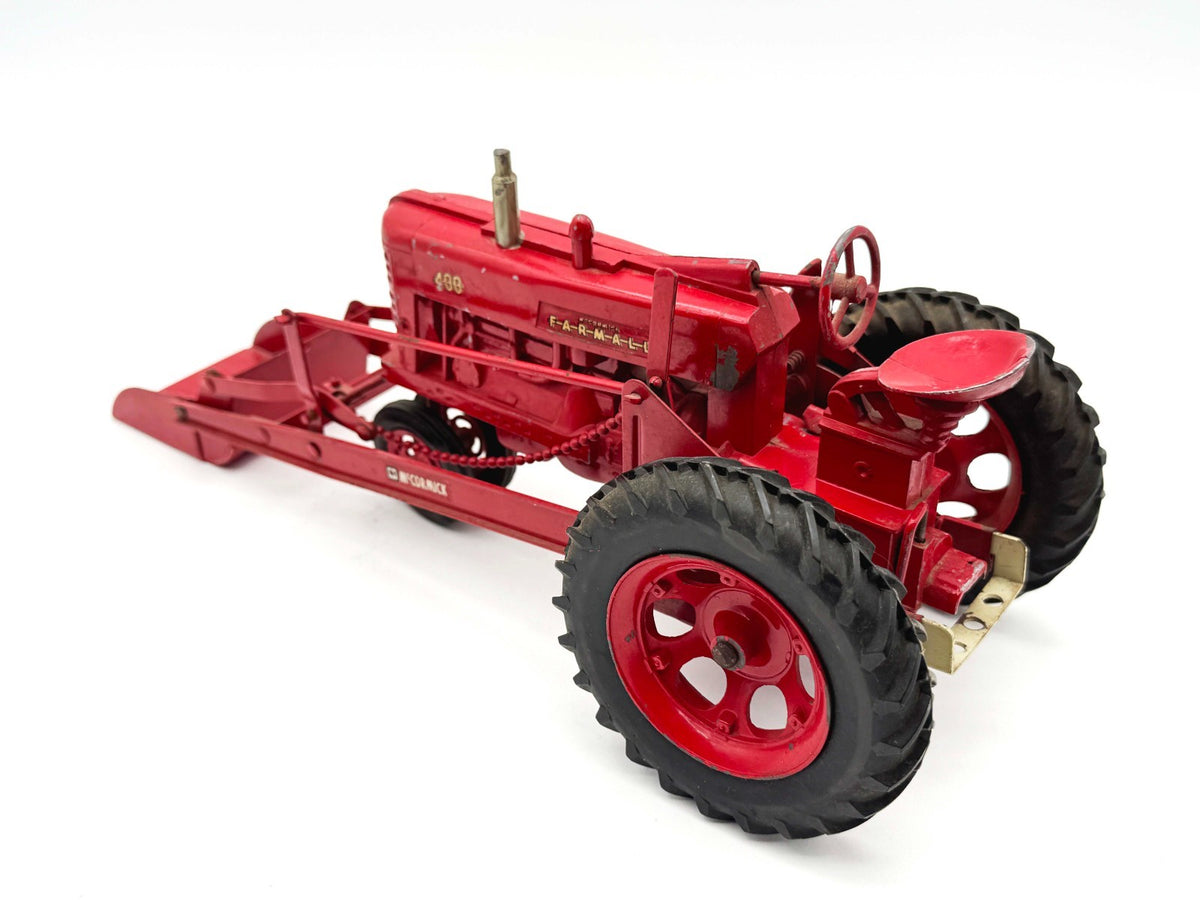 1/16 Farmall 400 w/ Loader Eska