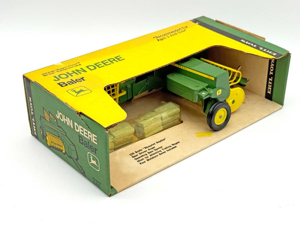 1/16 John Deere Small Sqaure Baler in Yellow Top Box