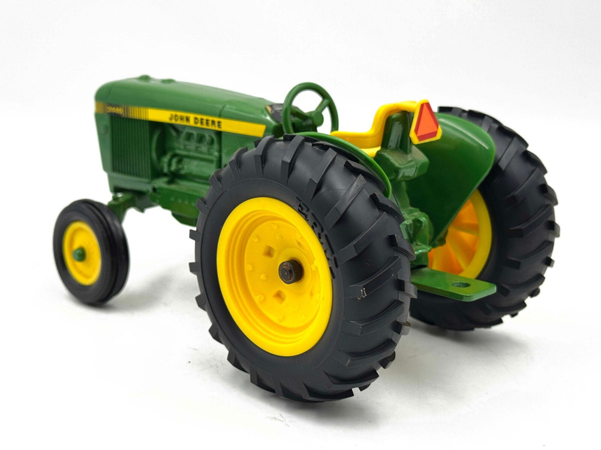 1/16 John Deere 2440 Utility Tractor