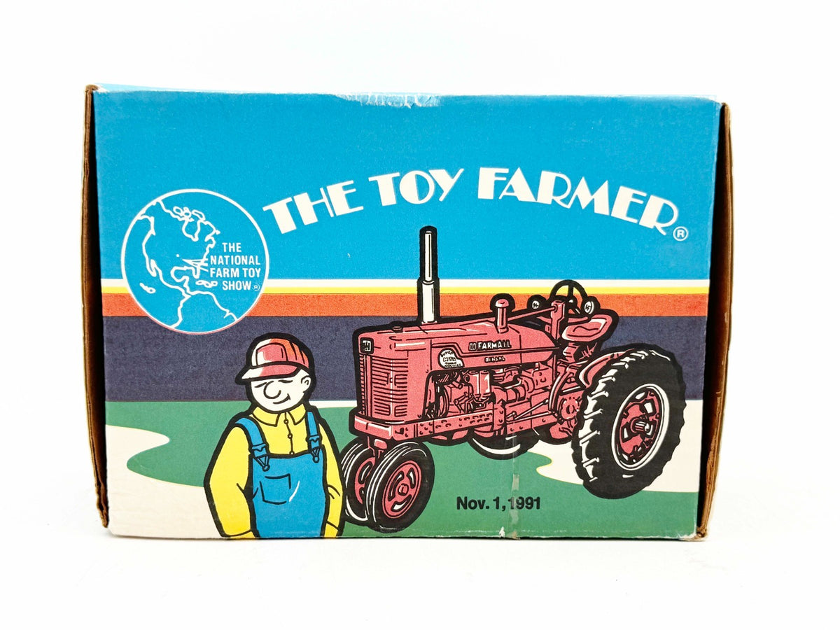 1/16 Farmall Super M-TA Tractor W/ Narrow Front
