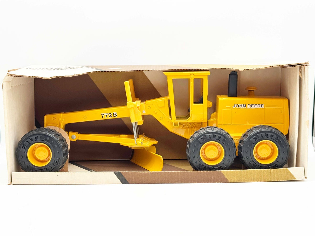 1/16 John Deere 772B Road Grader