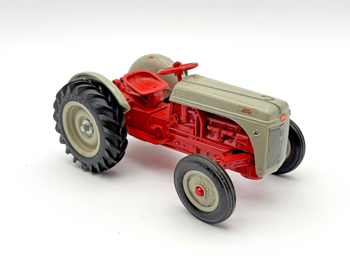 1/16 Ford 8N Tractor