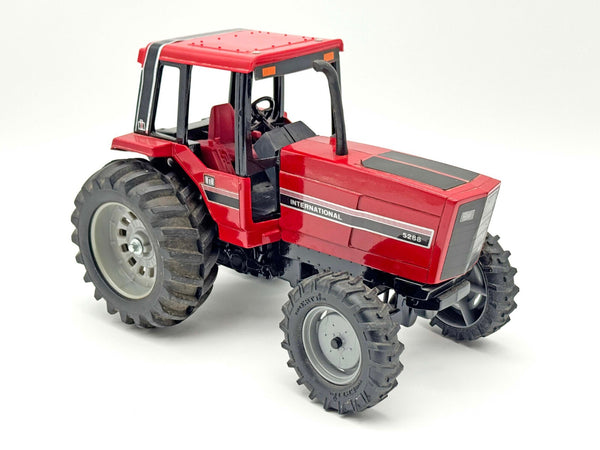 1/16 International Harvester 5288 Tractor With Front Wheel Assist