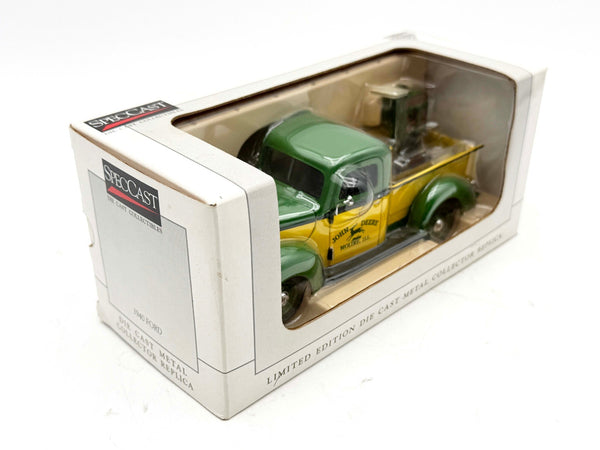 1/25 John Deere 1940 Ford w/ Cornsheller Load