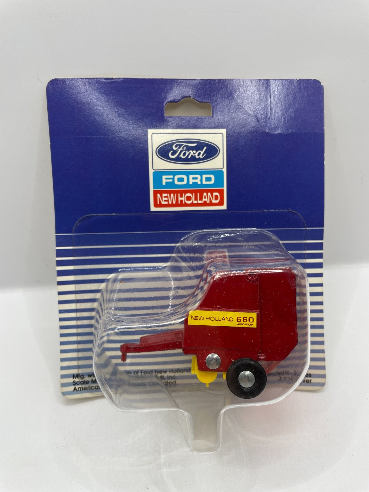 1/64 Ford New Holland 660 Round Baler