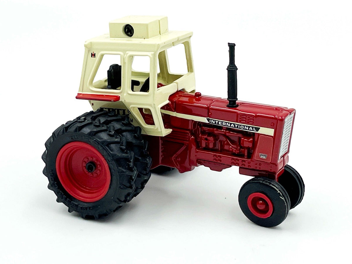 1/64 International 856 NF w/ Cab and Duals