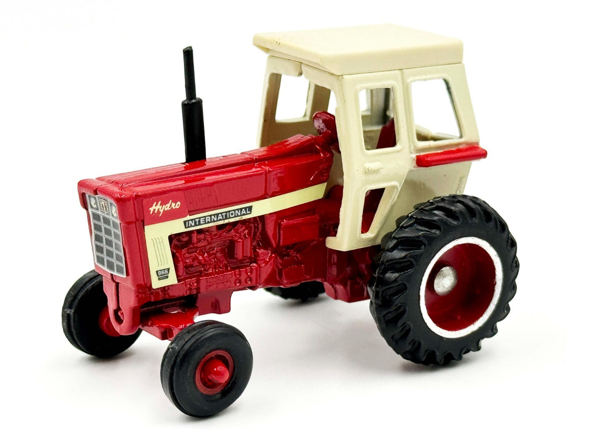 1/64 International 966 Hydro White Stripe w/ Ice Cream Cab