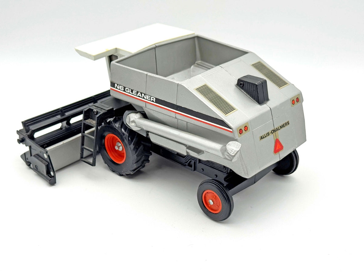 1/24 Allis Chalmers N6 Gleaner Combine