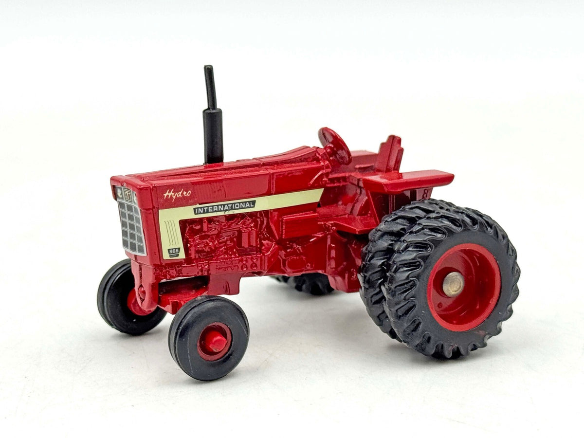 1/64 International 966 Hydro White Stripe w/ Duals