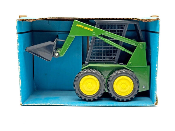 1/16 John Deere Skid Steer Loader in Farm Country Box