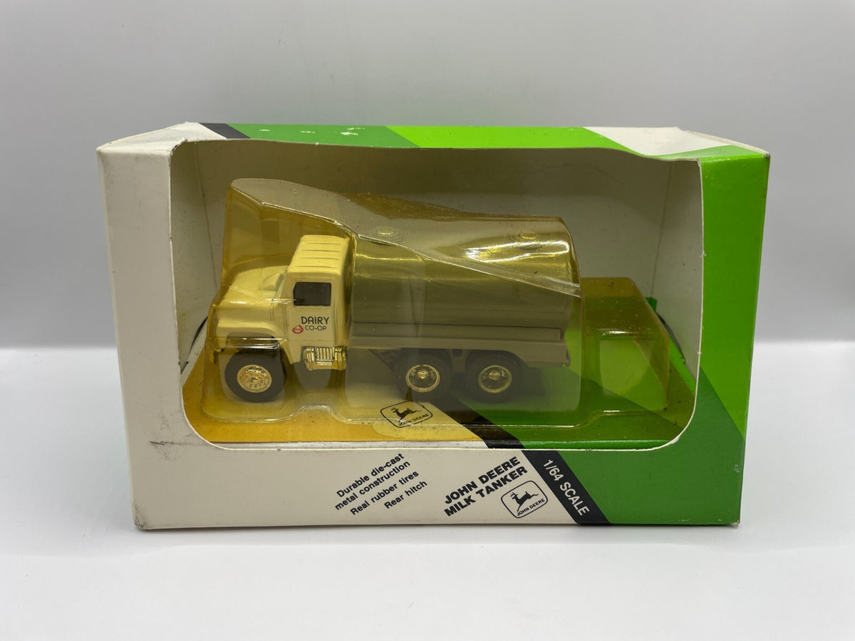 1/64 John Deere Milk Truck