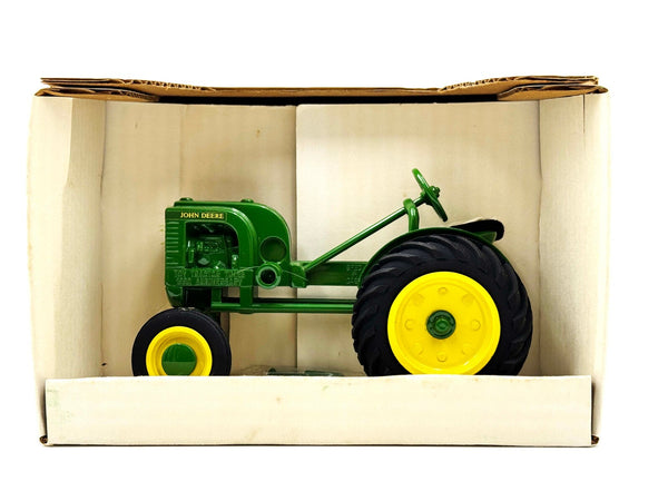 1/16 John Deere Model LA Tractor Toy Tractor Times 1990