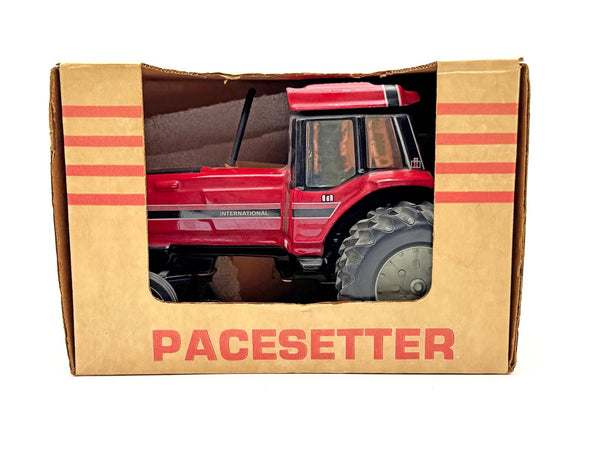 1/16 International Harvester 88 Series Big Red Pacesetter Decanter