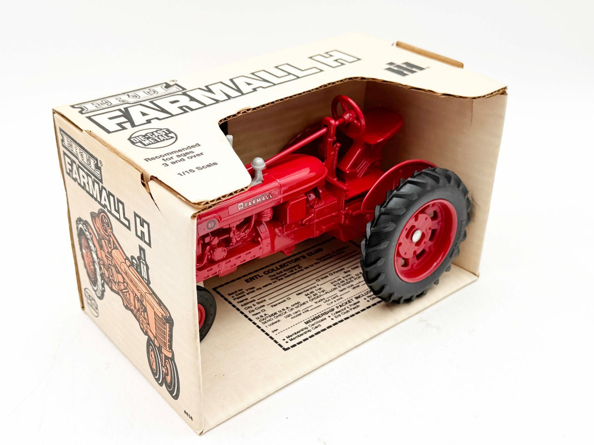 1/16 Farmall H Narrow Front Tractor