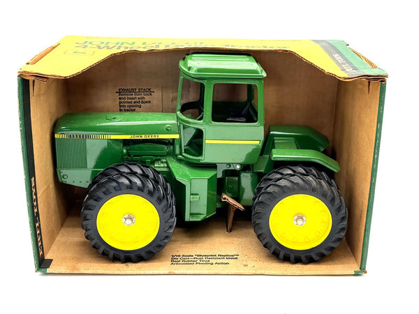 1/16 John Deere 8640 4WD Tactor in Yellow Top Box