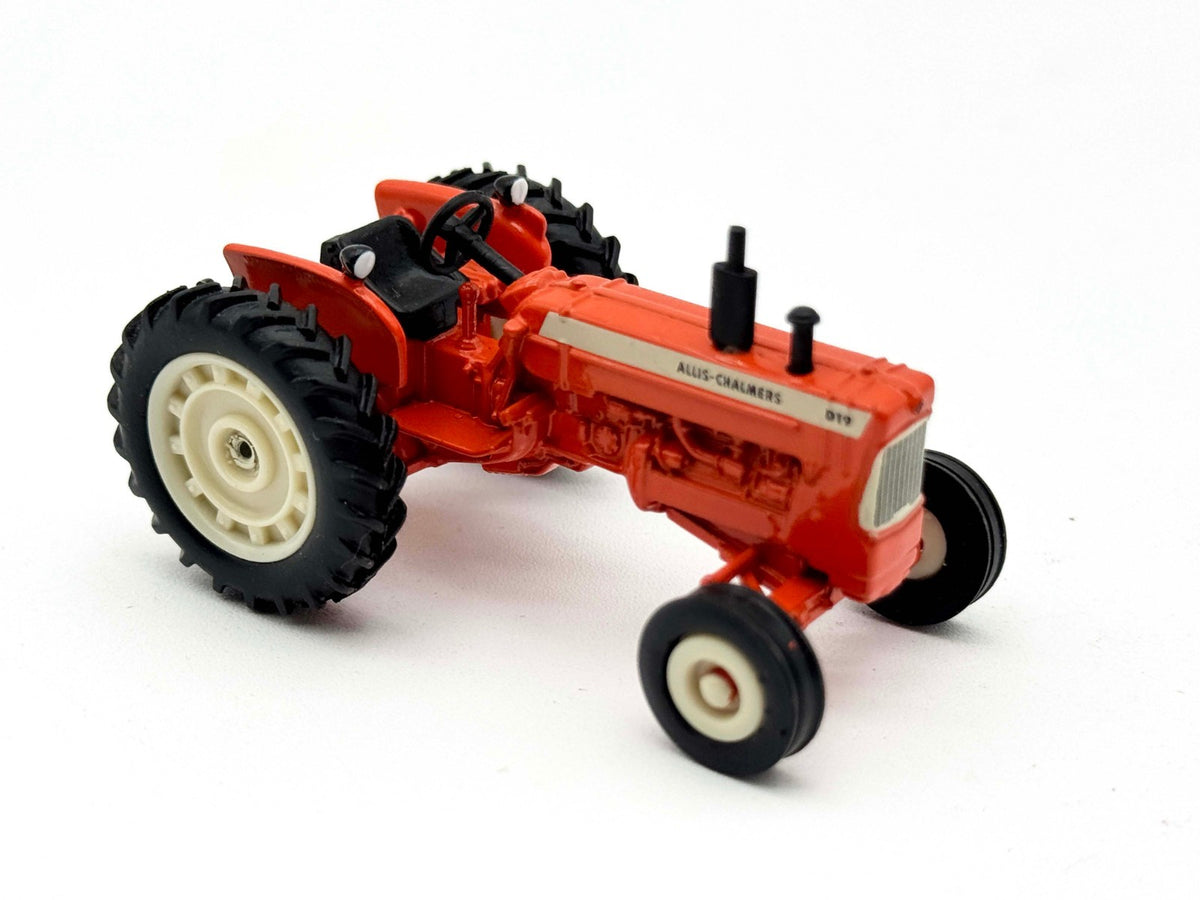 1/64 Allis Chalmers D-19 Tractor