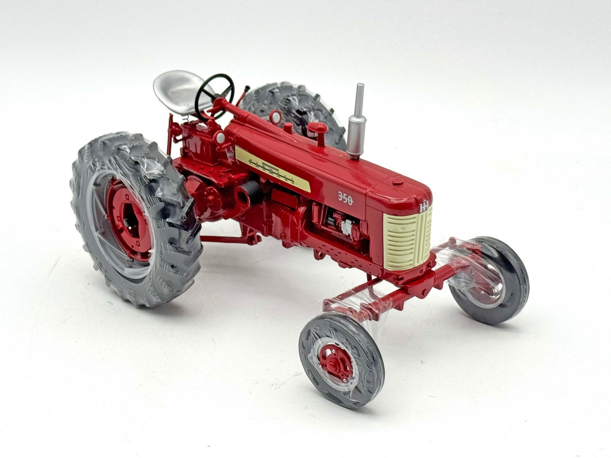 1/16 International Harvester Farmall 350 Wide Front Tractor
