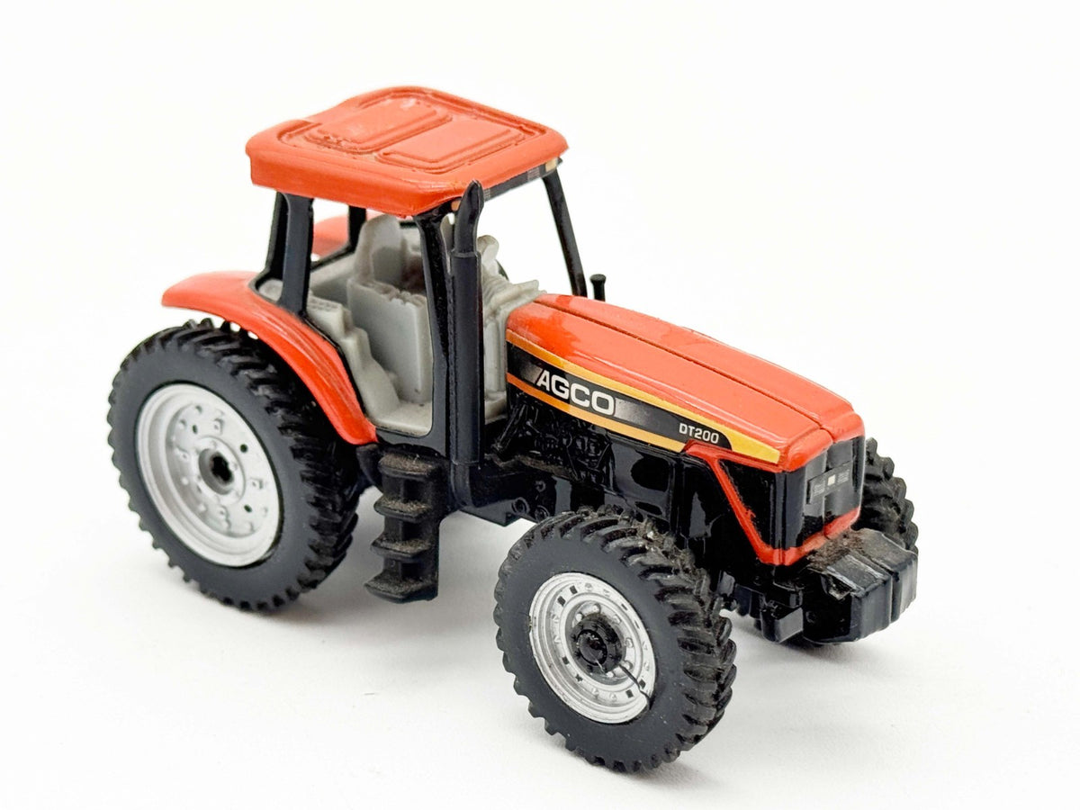 1/64 AGCO DT200 Tractor with Front Wheel Assist