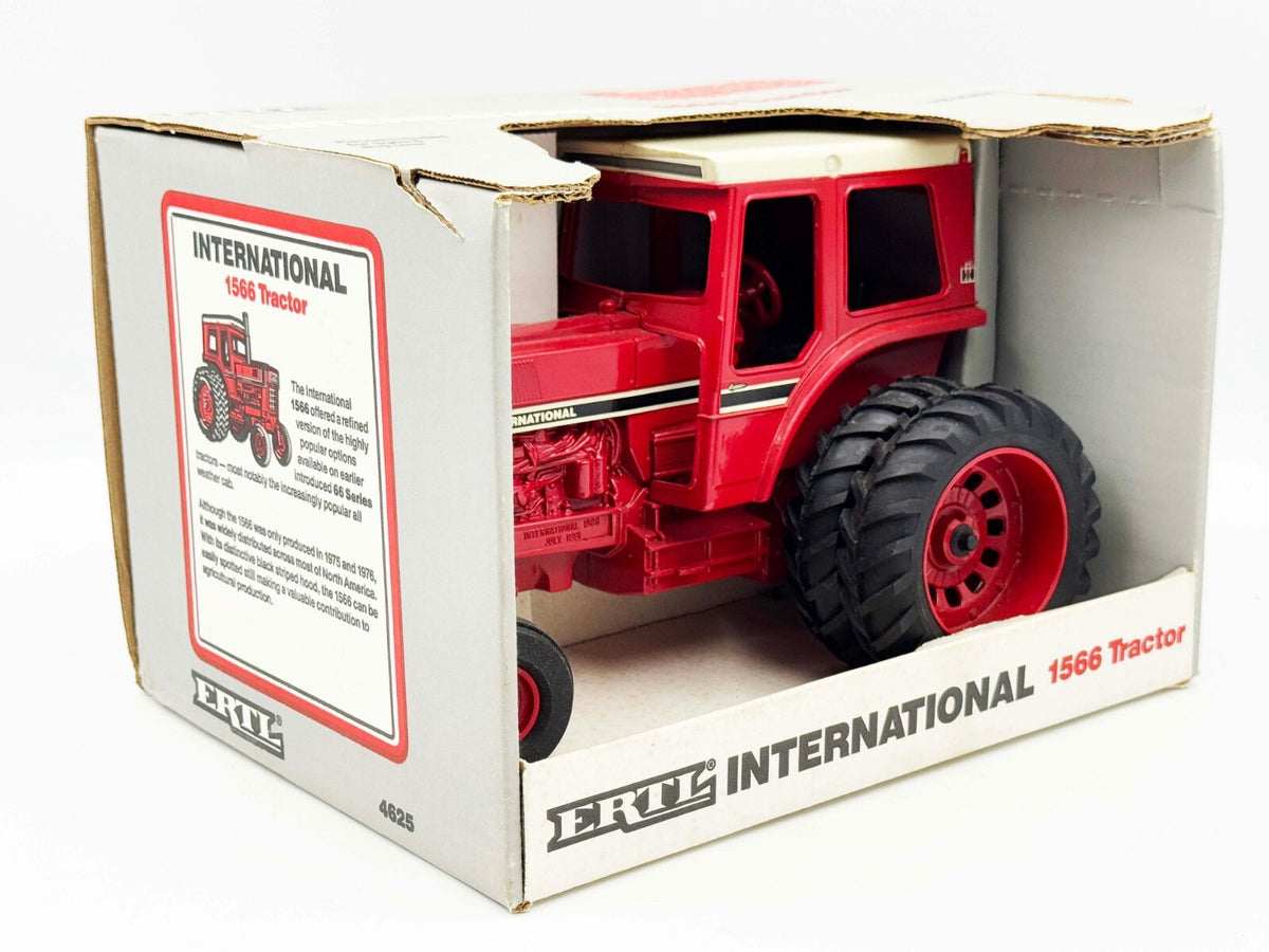 1/16 International Harvester 1566 Tractor With Cab & Duals