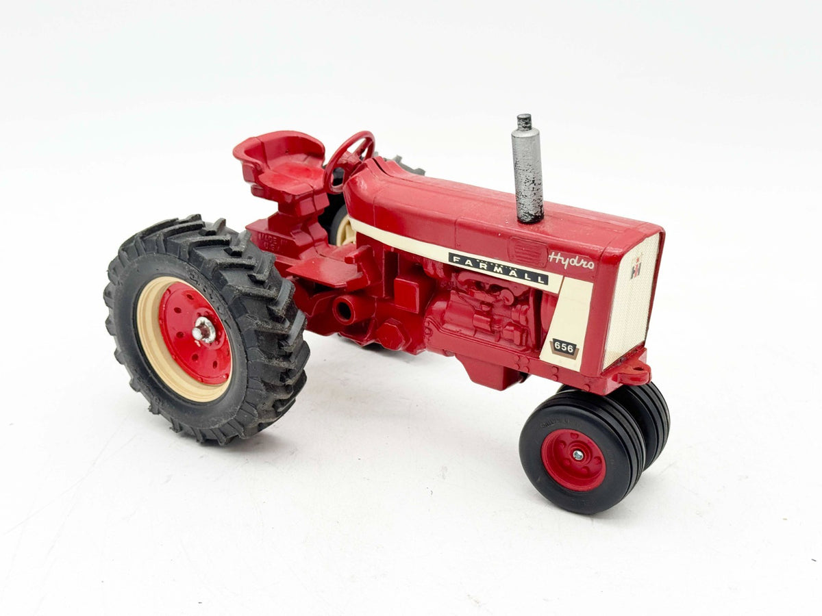 1/16 Farmall 656 Narrow Front Custom