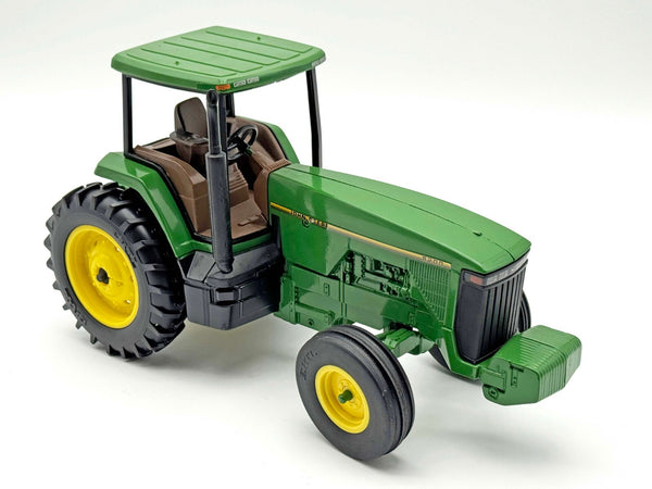 1/16 John Deere 8200 2WD Tractor