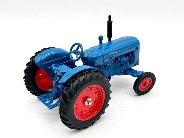 1/16 Fordson Super Major Tractor With Red Rims