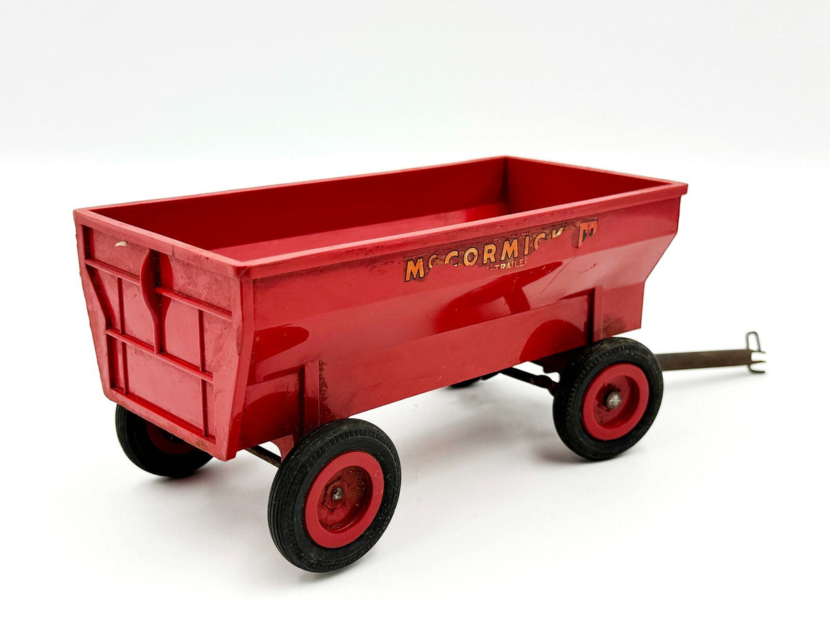 1/16 McCormick Farmall Flarebox Wagon Product Miniature Plastic