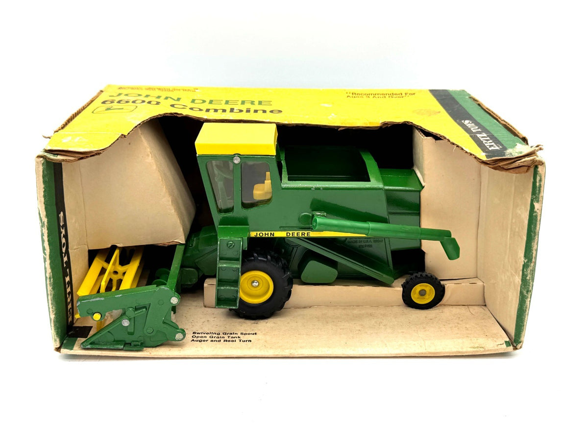 1/16 John Deere 6600 Combine in Yellow Top Box w/ Knobby Tires