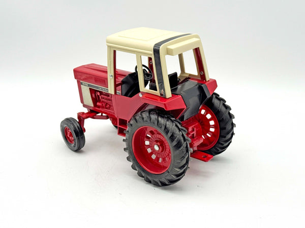 1/16 International 1586 Tractor W/ Cab