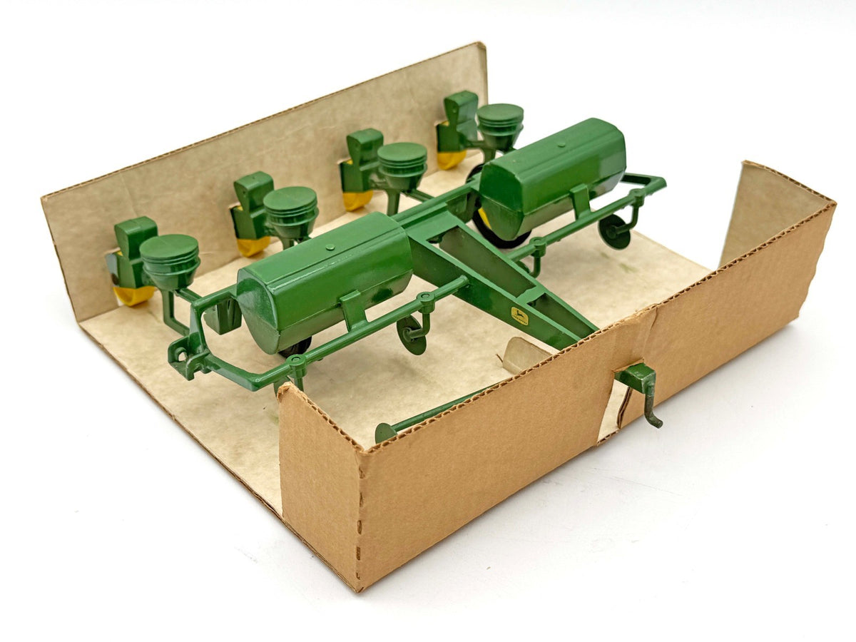 1/16 John Deere 4 Row Corn Planter in Ice Cream Box