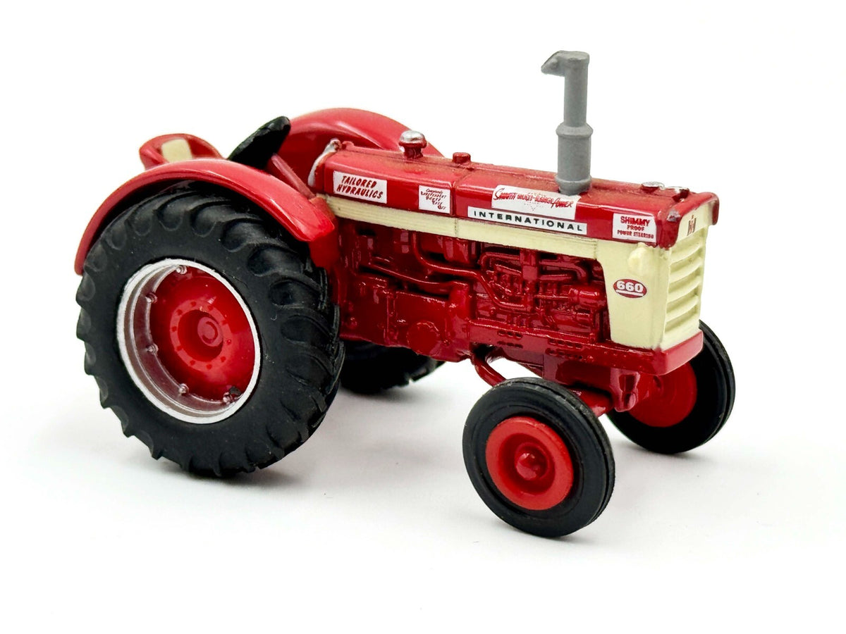 1/64 International Farmall 660 Demonstrator