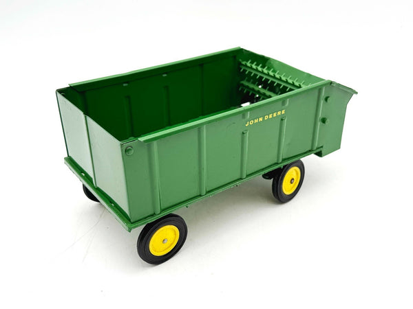 1/16 John Deere Chuck Wagon in Original Ice Cream Box