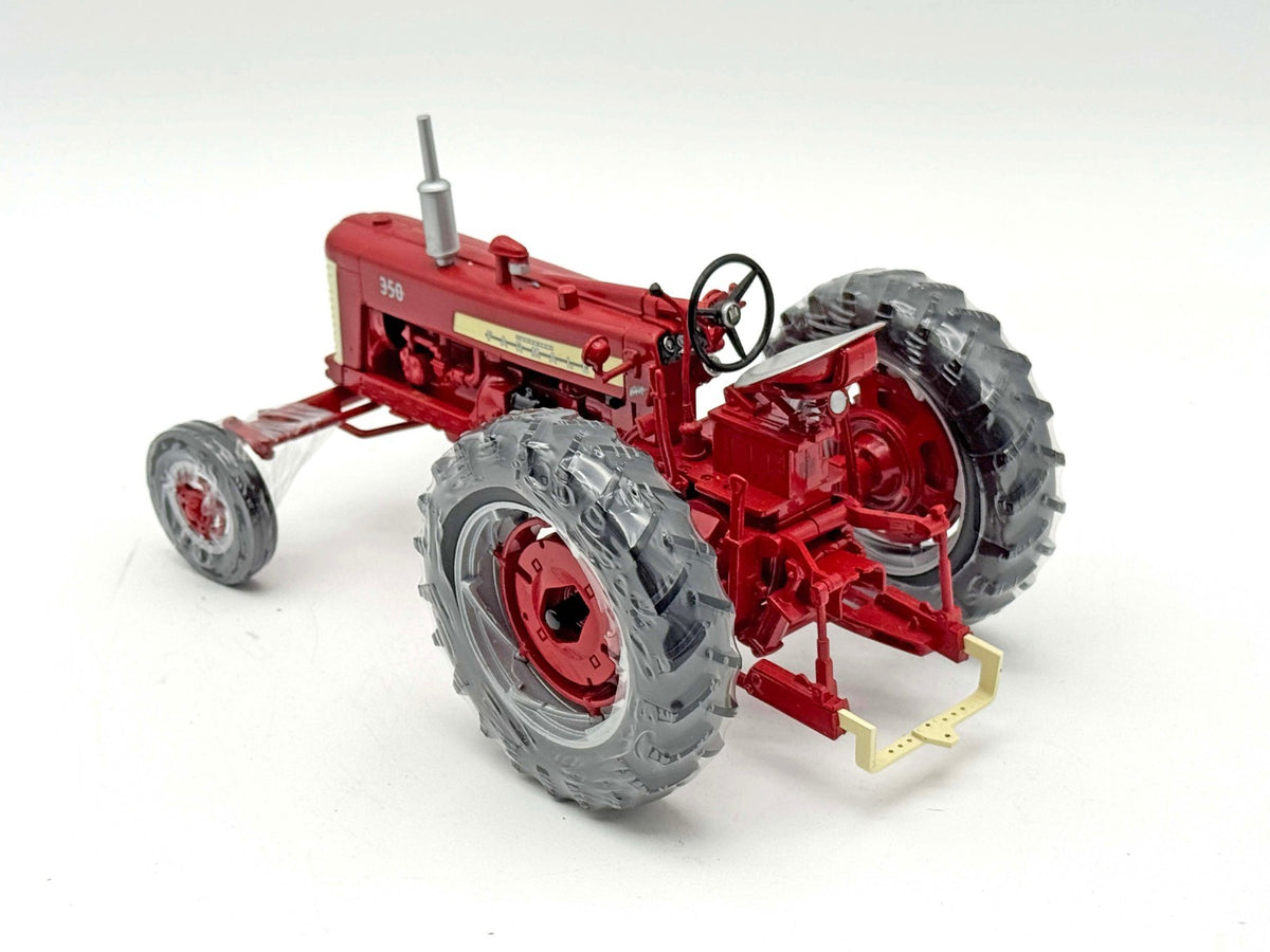 1/16 International Harvester Farmall 350 Wide Front Tractor