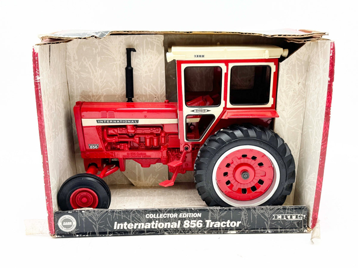 1/16 International 856 Tractor W/ Hiniker Cab